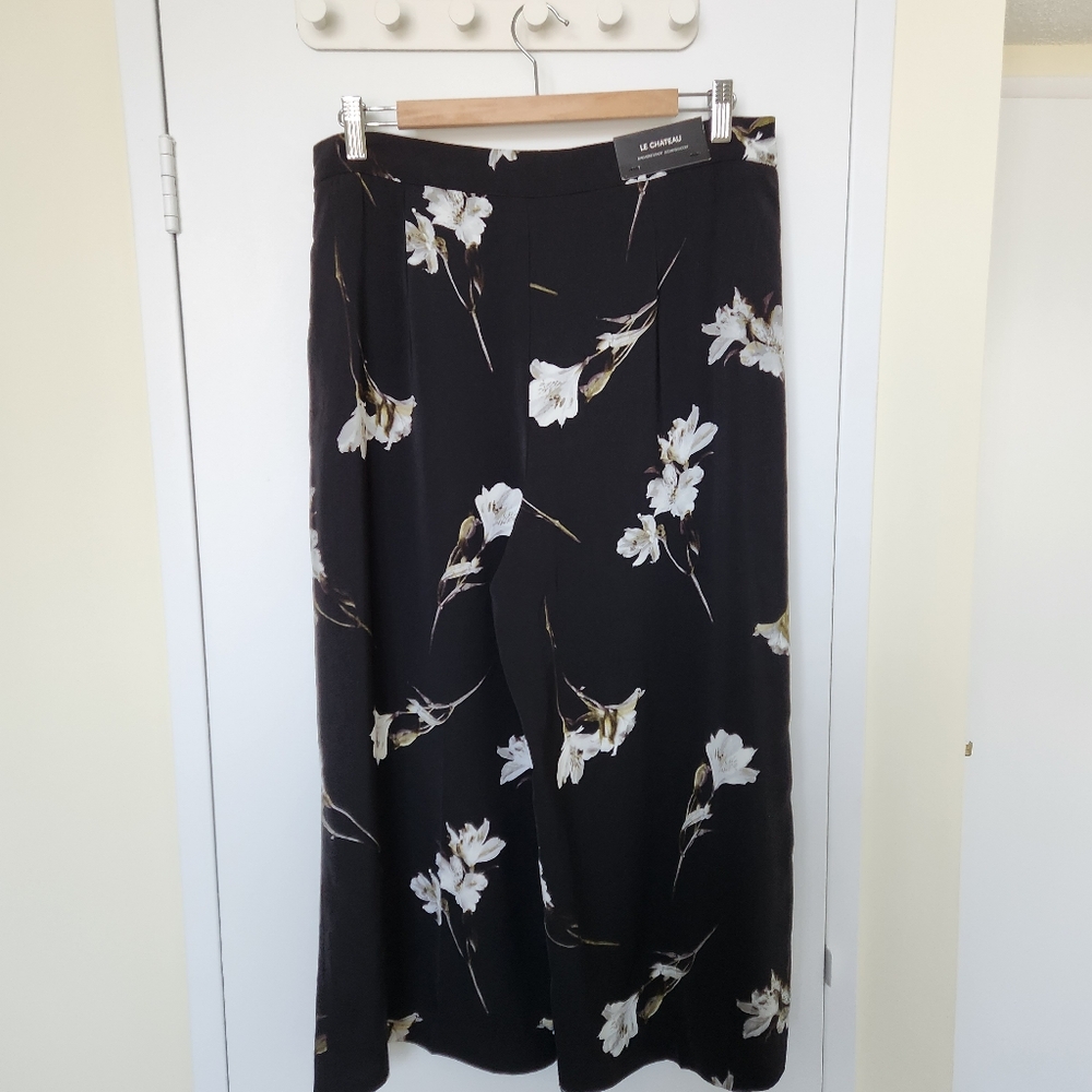NWT Le Chateau Black Floral Cropped Wide Leg Pant - Picture 5 of 10